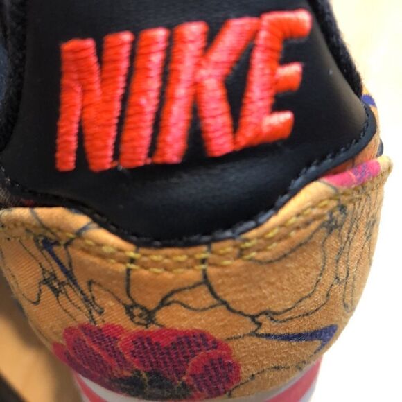 Nike Classic Cortez LX Floral Pack Gold EUC 5 - Picture 10 of 13